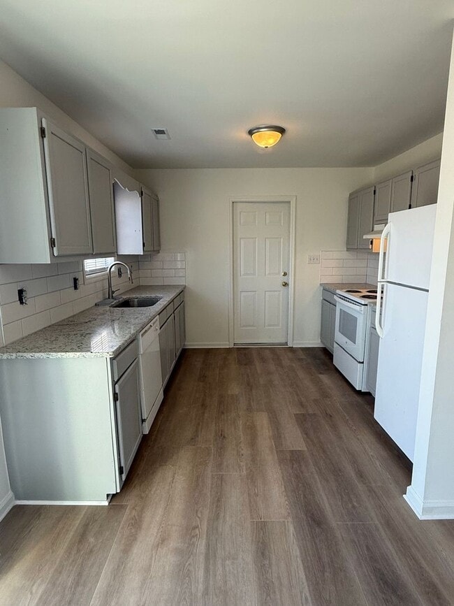 Photo - Gorgeous 3 bedroom, 2 bath House