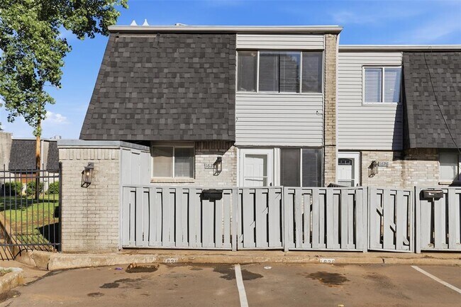 Building Photo - 1628 Claudia Dr