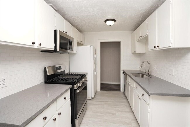 Photo - 805 Horncastle St