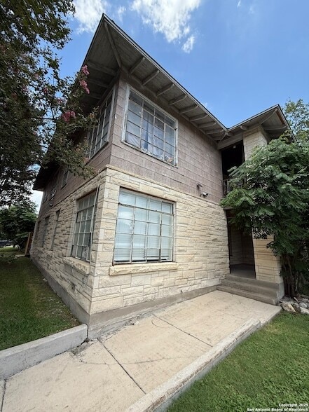 Building Photo - 2055 W Summit Ave. Rental