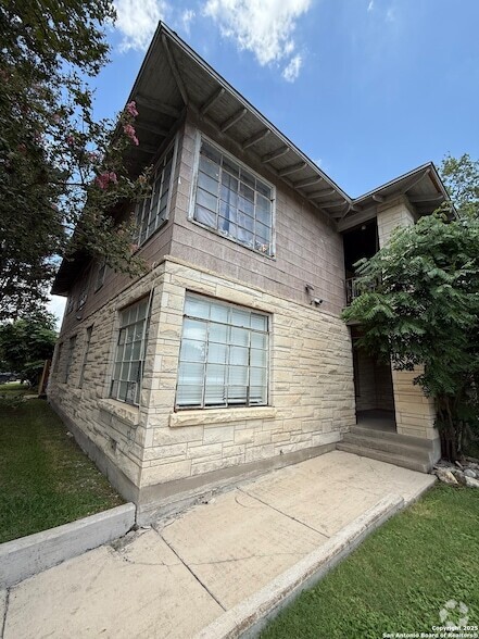 Building Photo - 2057 W Summit Ave. Rental