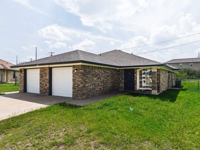 Building Photo - 3605 Westwood Dr Unit A