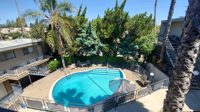 Building Photo - 15106 W Magnolia Blvd