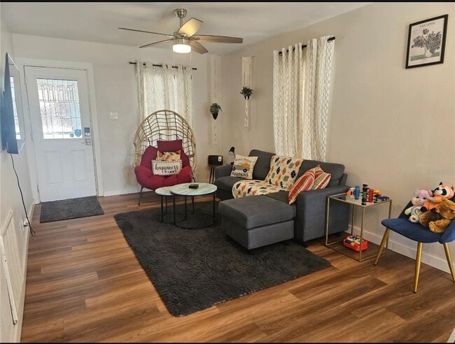 Photo - 2015 Oakwood Ave