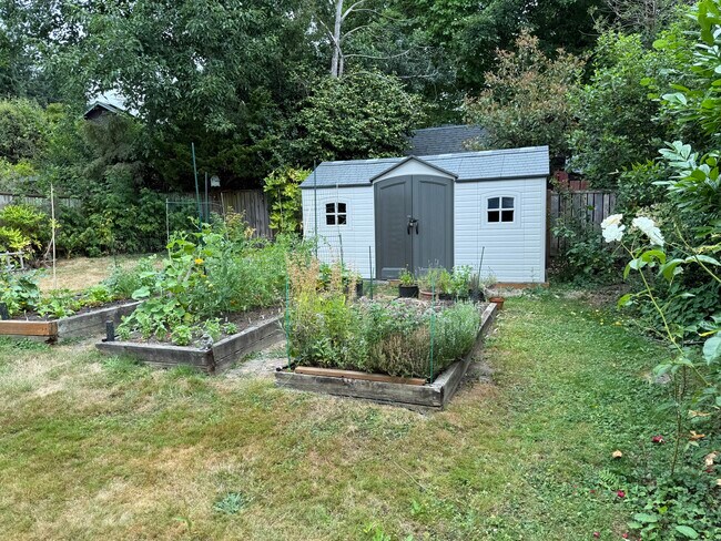 Photo - 7014 Brooklyn Ave NE