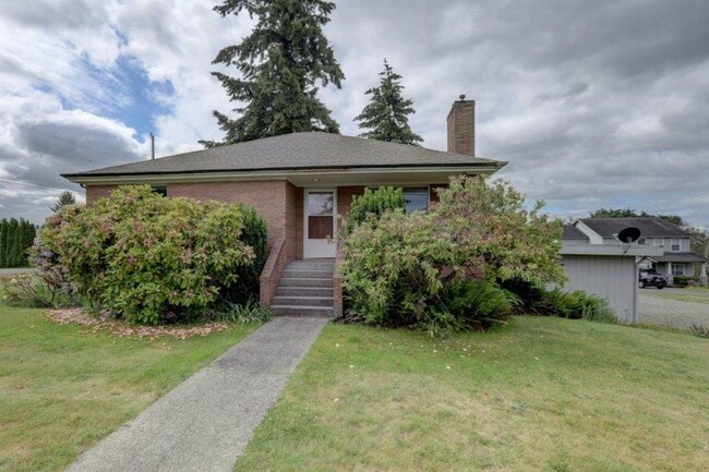 Photo - Newly renovated light filled 2 bedroom home with views of Rainer in Bryn Mawr-Skyway!