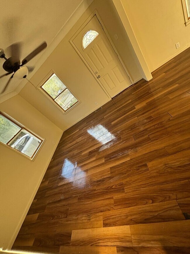 Cute 3 Bedroom house with detached 3 Car G... House Rental in Toledo