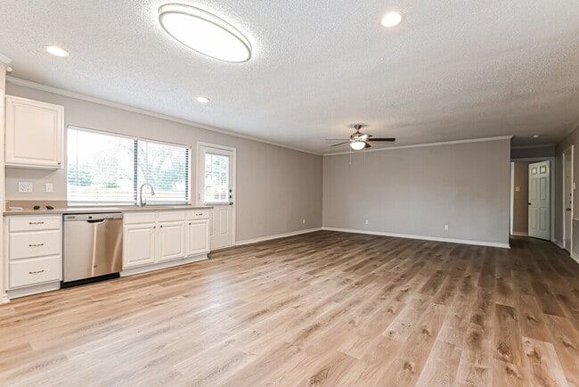 Photo - 8902 Miami Dr