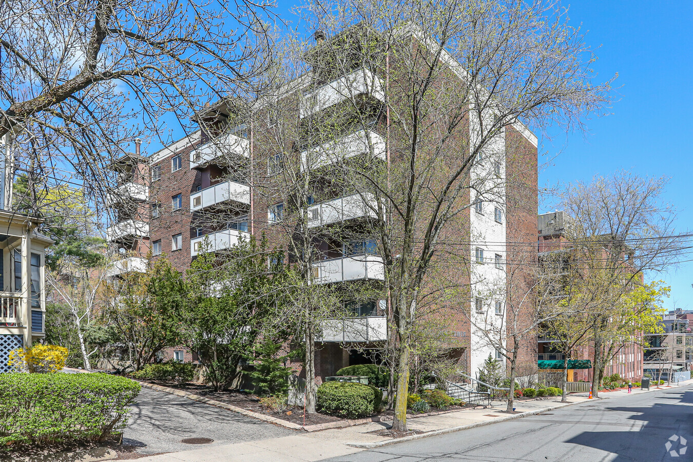 20 Stearns Rd - Coolidge Tower Apartments