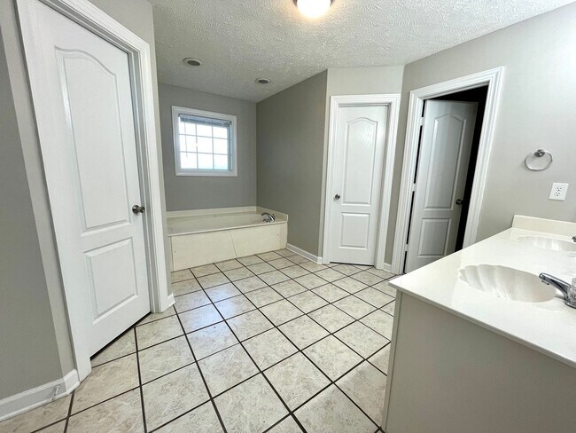 Photo - 00506 Unit B