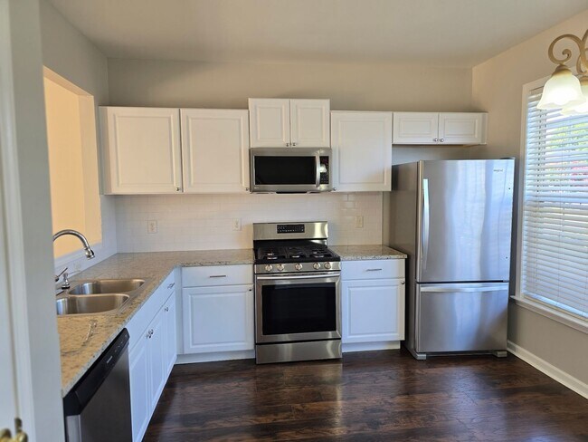 Photo - Beautiful 2 bed 2.5 bath Townhome located ...