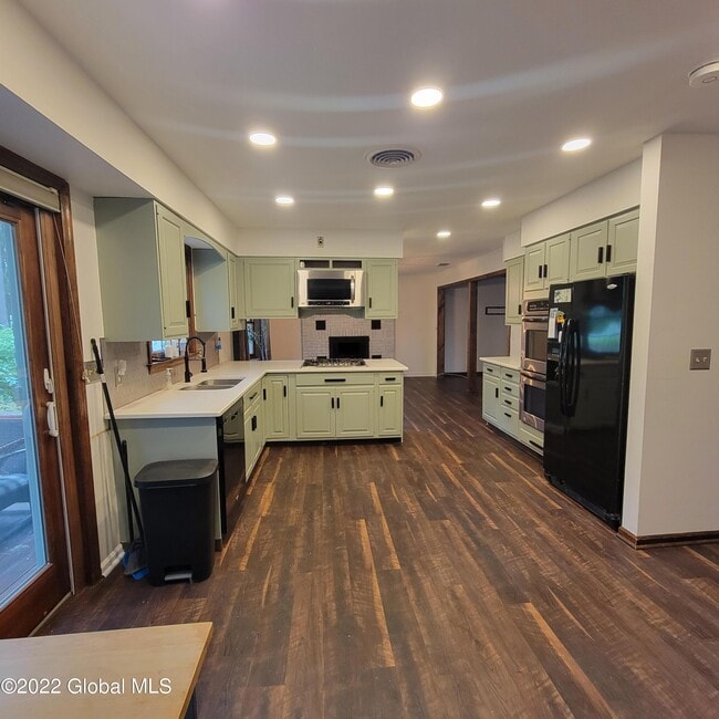 Photo - 104 Serif Ln