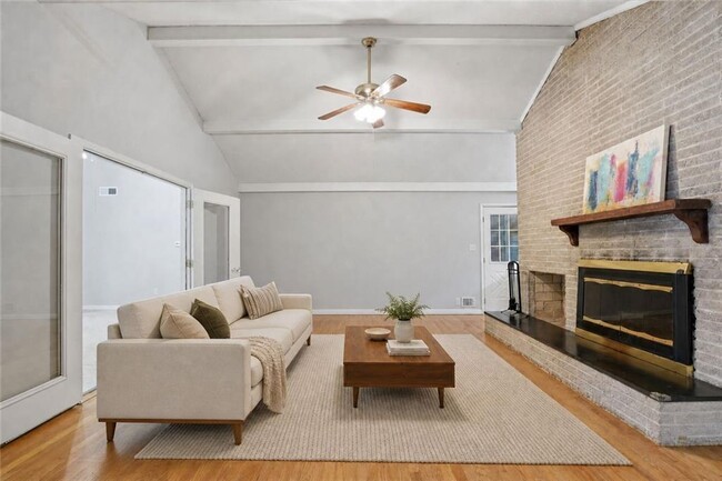 Photo - 2209 Cherring Ln