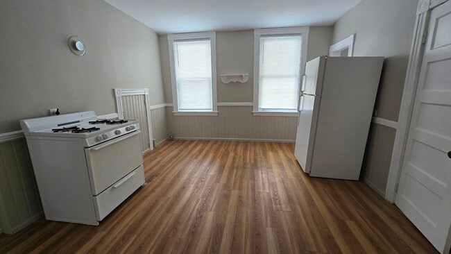 Photo - 396 Chandler St Unit 4