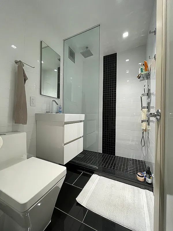 Photo - 155 E 34th St