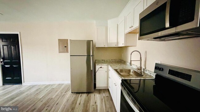 Photo - 515 Broadway St