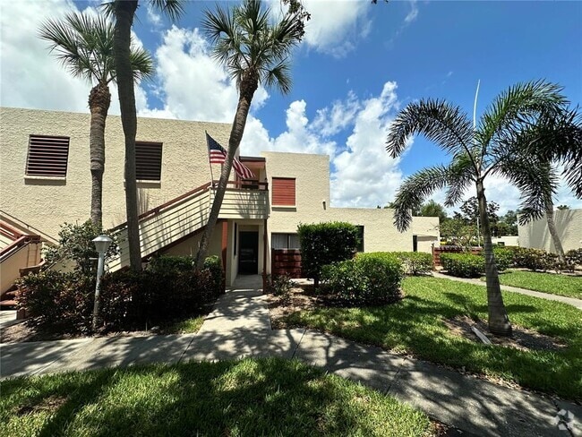 Building Photo - 620 Spring Lakes Blvd Rental