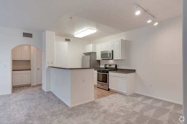 1BR, 1BA - 724SF