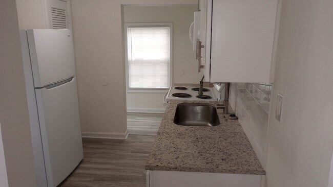 Photo - 1920 Walker St