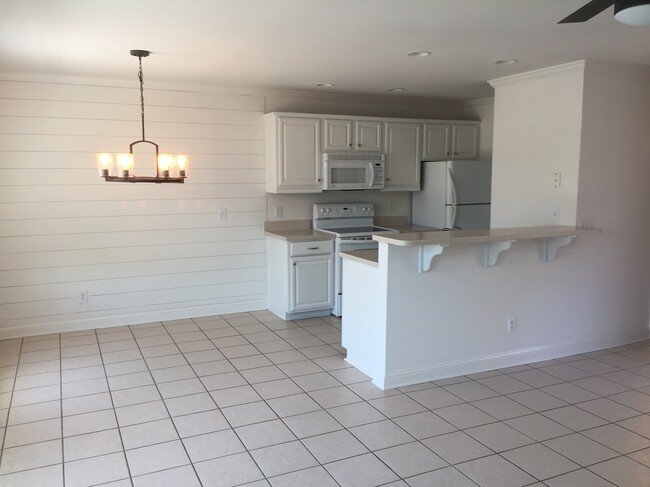 kitchen - 318 W Wayne St