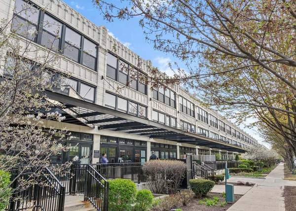 Building Photo - 1069 W 14th Pl Unit 107 Rental