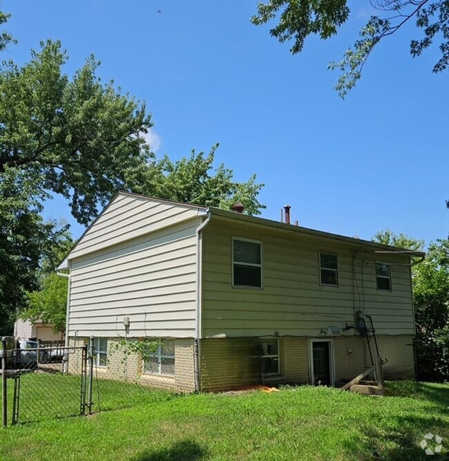 Building Photo - COMING SOON! Independence, MO $1,425.00 Rental