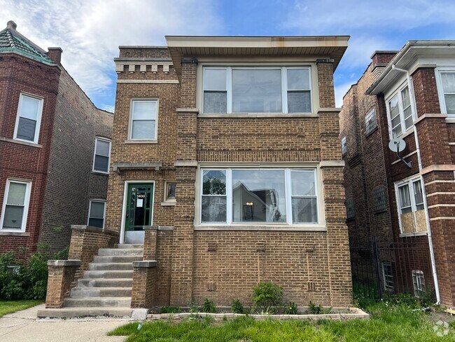 Building Photo - 5830 W Superior St Unit 2 Rental