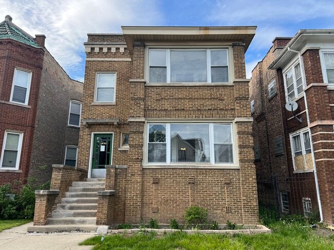 Building Photo - 5830 W Superior St Unit 2 Rental