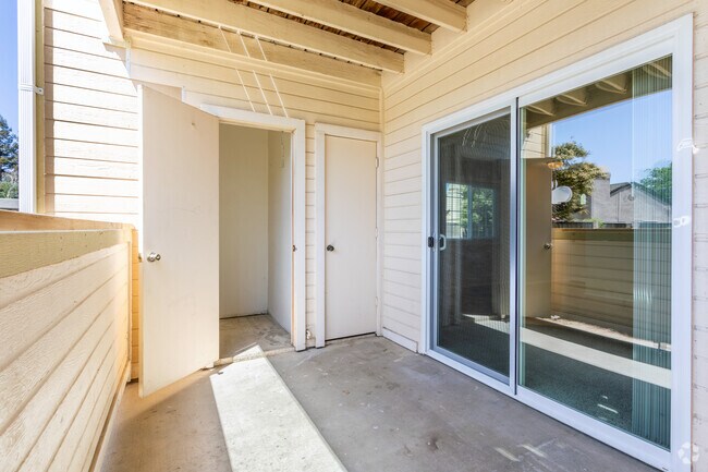 2 Bedroom - Patio