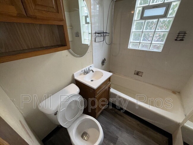 Photo - 2439 Dr. William Finlayson St