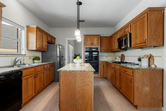 Photo - 6304 Walebridge Ln