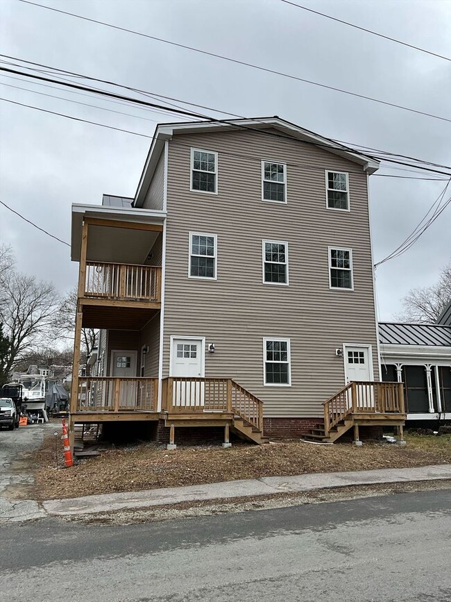 Building Photo - 90 Elm St Unit 1