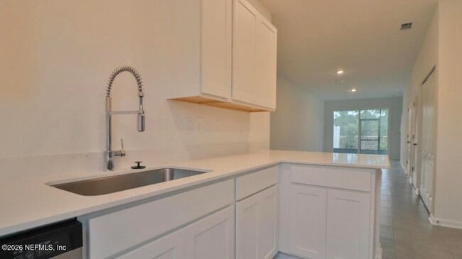 Photo - 211 Sage Br St