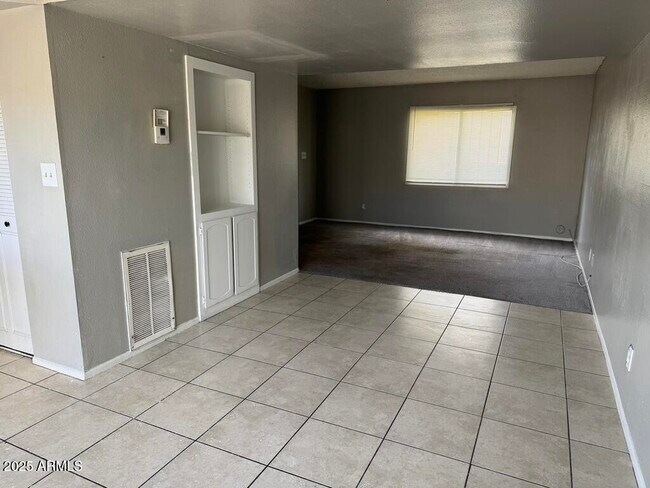 Photo - 5710 N 43rd Ln