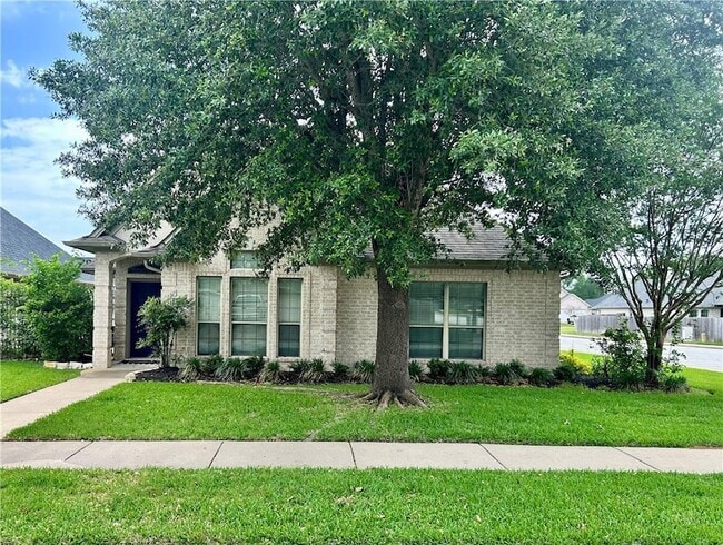 Building Photo - 200 Karten Ln