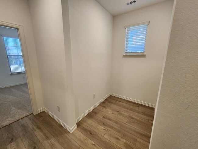 OFFICE NOOK - 634 Redwood Way