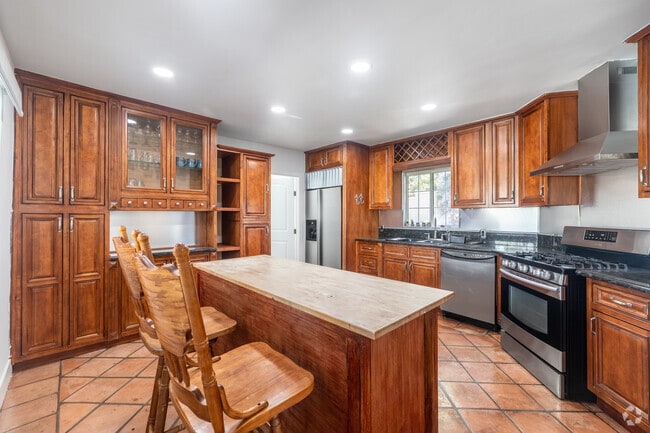 4BR, 2BA - 2,000SF - Kitchen