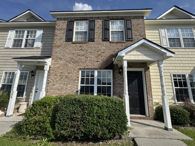 Building Photo - 302 Streamwood Dr