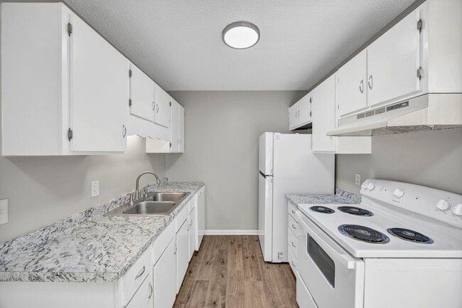 Photo - 815 Raleigh St