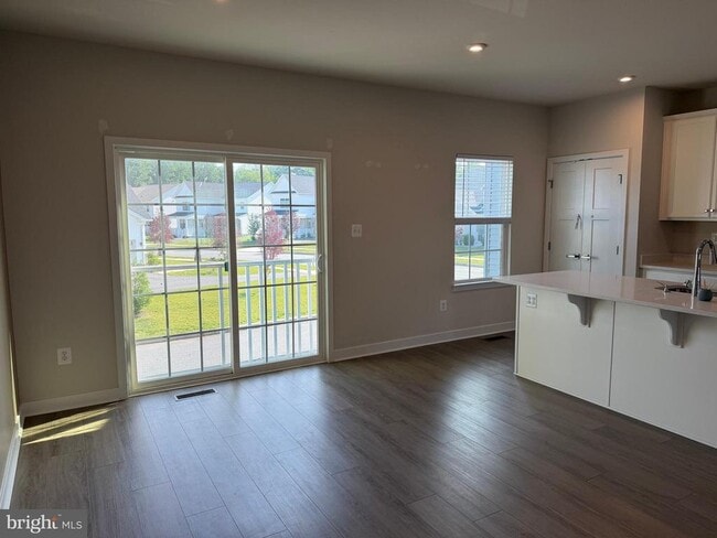 Photo - 927 Ericcson Ln