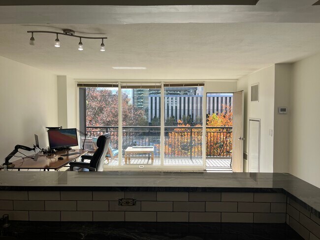 Photo - 620 Peachtree St NE Unidad 407