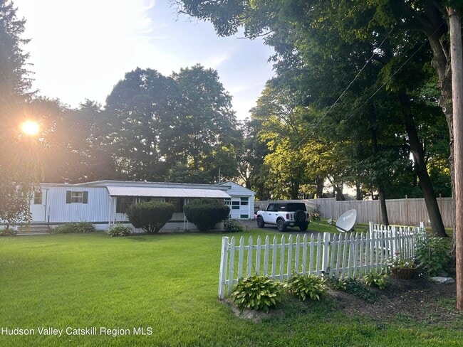 Building Photo - 161 Sunny Side Rd