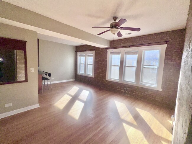 Photo - 1334 W Estes Ave