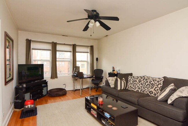 Photo - 6305 N Claremont Ave Unit 3