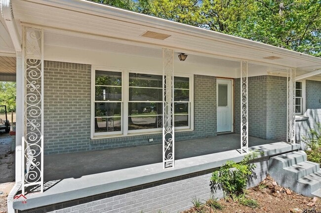 Photo - 1307 Ash Ln