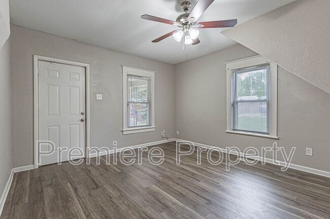 Photo - 815 S Grand Ave