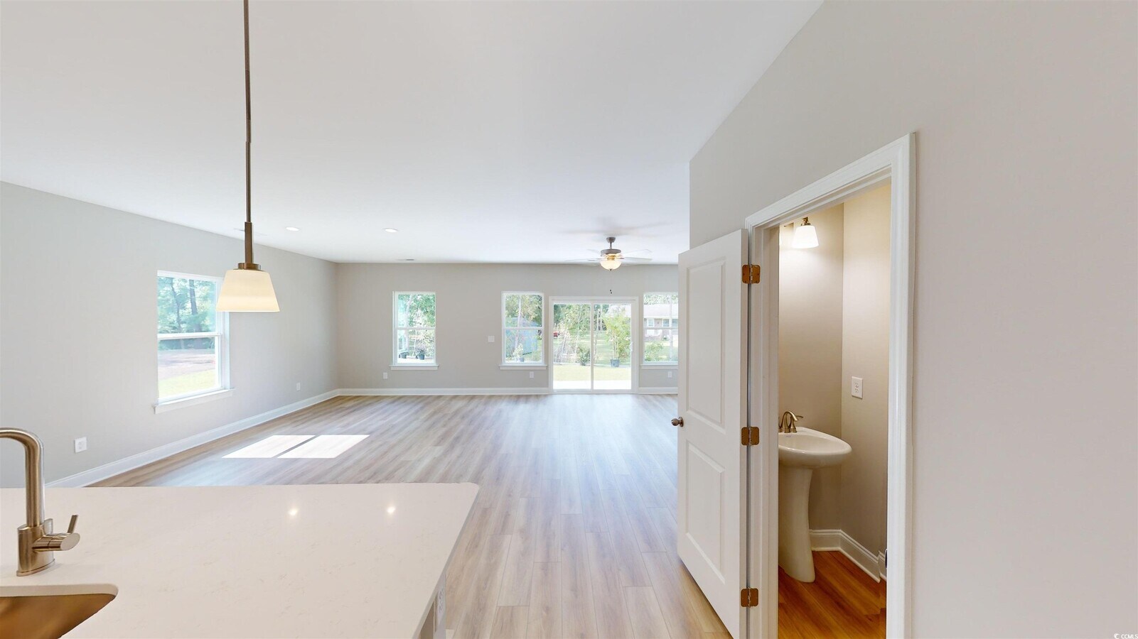 Photo - 1016 Moen Lp