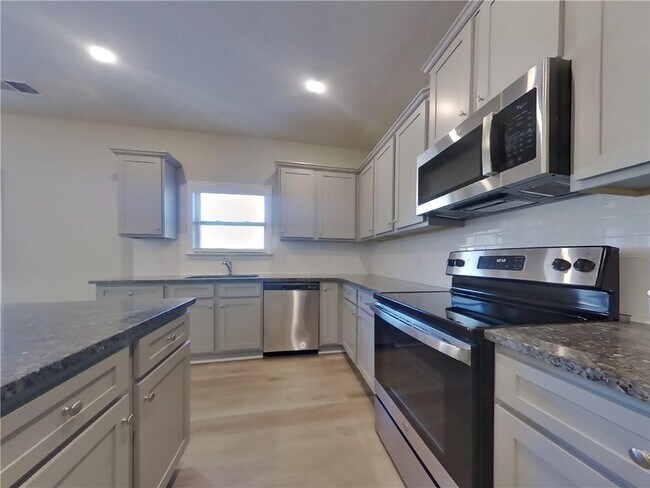 Photo - 409 Curlin Ct