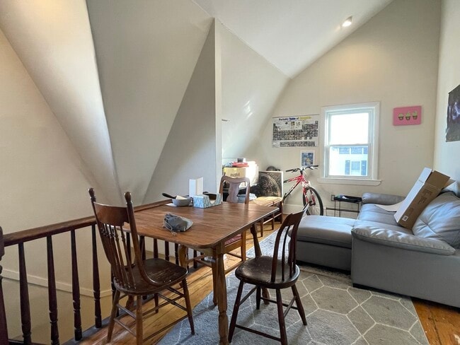 Photo - 839 Parker St