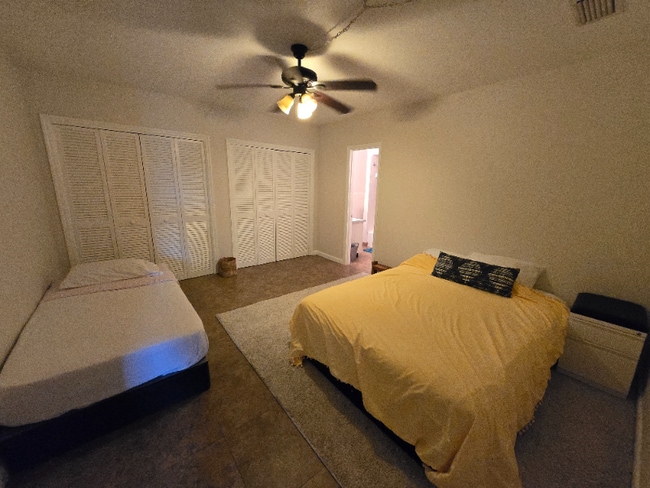 Photo - 2424 SE 17th St